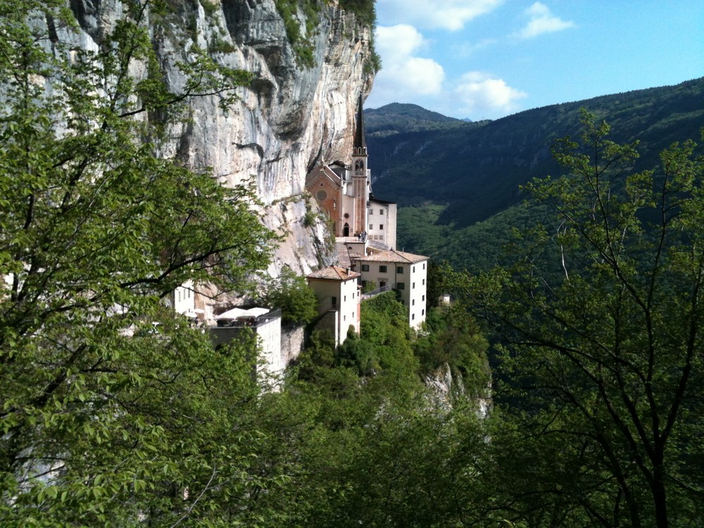 Dal Baldo alla Lessinia - Madonna della Corona.JPG