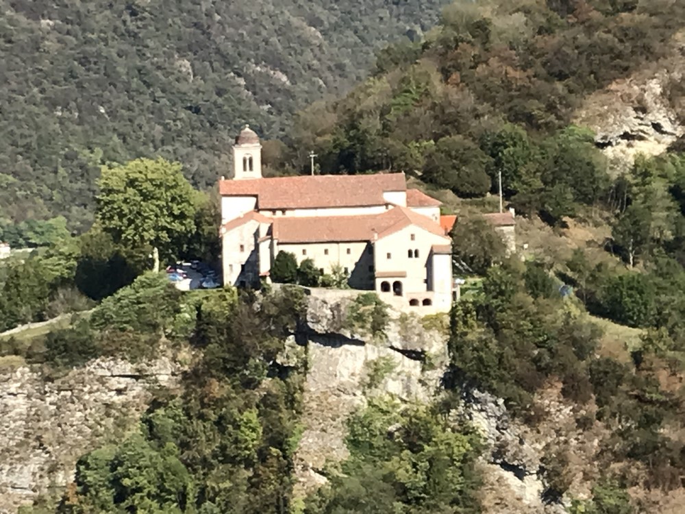 Santuario di San Vittore e San Corona.JPG
